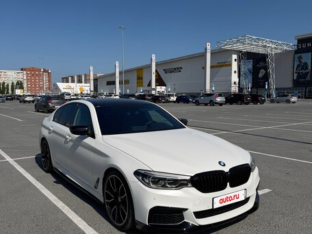 2019 BMW 5 серии 540i xDrive VII (G30/G31/G38), белый, 5300000 рублей, вид 1