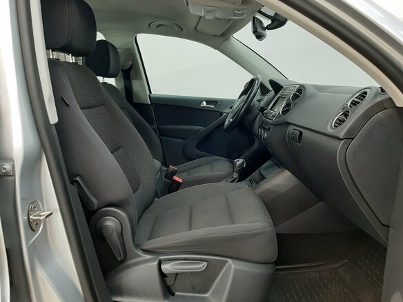 2015 Volkswagen Tiguan I Рестайлинг, серебристый - вид 10