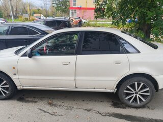 1996 Audi A4 I (B5), белый, 165000 рублей, вид 5