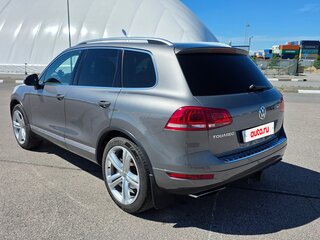2013 Volkswagen Touareg II, серый, 2390000 рублей, вид 2