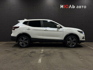 2021 Nissan Qashqai II Рестайлинг, белый, 1820000 рублей, вид 4