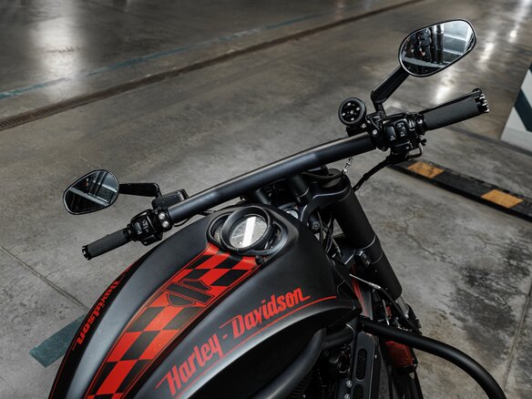 2012 Harley-Davidson V-Rod, чёрный, 3100000 рублей - вид 5