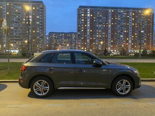 2021 Audi Q5 45 TFSI II (FY) Рестайлинг, серый, 4780000 рублей, вид 2