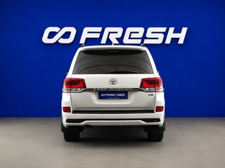 2017 Toyota Land Cruiser 200 Series Рестайлинг 2, белый, 5999999 рублей, вид 4