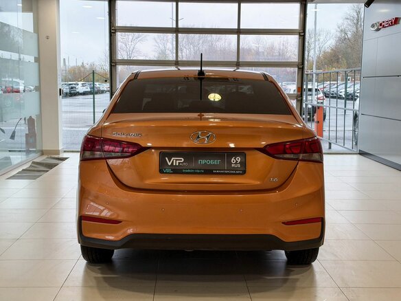 2017 Hyundai Solaris II, оранжевый, 1247000 рублей - вид 4