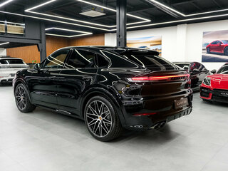 2026 Porsche Cayenne Coupé III Рестайлинг, чёрный, 19900000 рублей, вид 4