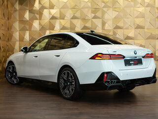 2025 BMW 5 серии 530e xDrive VIII (G60/G61/G68), белый, 8750000 рублей, вид 2