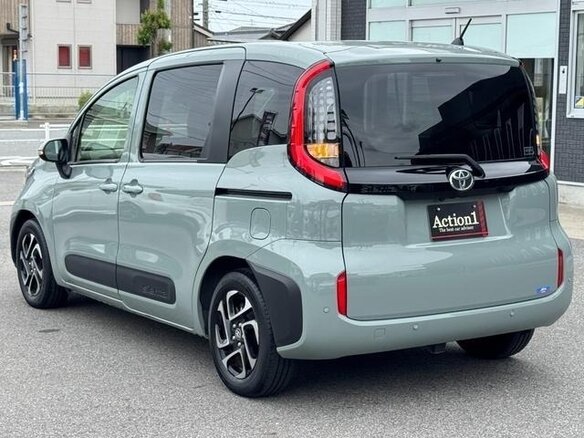 2023 Toyota Sienta III, зелёный - вид 10