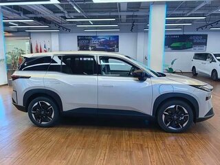 2025 Toyota bZ3X 58.3 kWh, серебристый, 2140000 рублей, вид 4