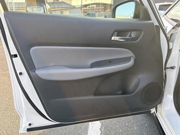2023 Honda Fit RS IV Рестайлинг, белый, 970000 рублей - вид 18