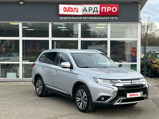 2019 Mitsubishi Outlander III Рестайлинг 3, серебристый, 1950000 рублей, вид 1