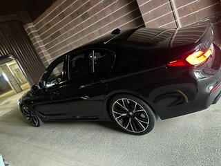 2019 BMW 5 серии M550i xDrive VII (G30/G31/G38), чёрный, 5690000 рублей, вид 3