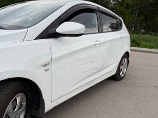 2013 Hyundai Solaris I, белый, 600000 рублей, вид 4
