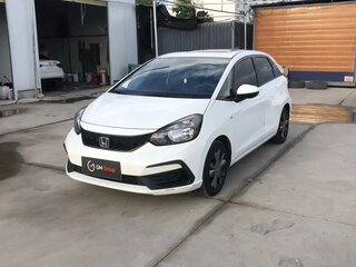 2022 Honda Fit IV Рестайлинг, белый, 990000 рублей, вид 1