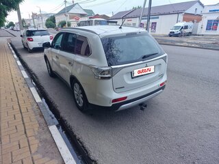 2014 Mitsubishi Outlander III Рестайлинг, белый, 1400000 рублей, вид 5