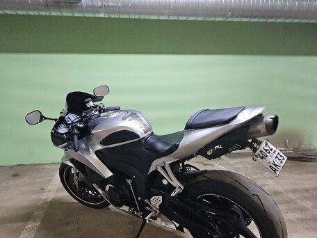 2008 Honda CBR 600RR, серебристый, 640000 рублей, вид 2