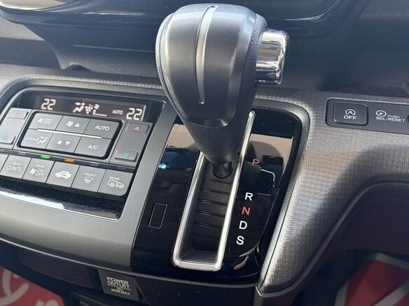 2017 Honda Stepwgn Spada V Рестайлинг, белый, 1510000 рублей - вид 12
