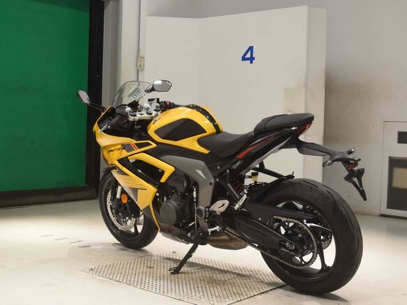 2026 Triumph Daytona 660, жёлтый, 1197000 рублей - вид 5