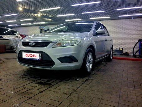 2010 Ford Focus II Рестайлинг, серебристый, 620000 рублей, вид 1
