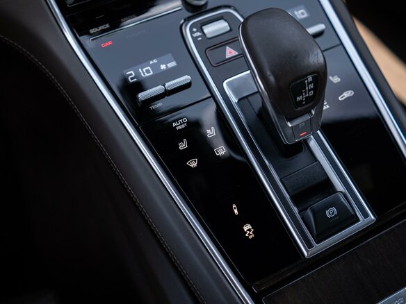 2019 Porsche Panamera 4 Sport Turismo II, серый - вид 32