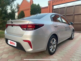 2020 Kia Rio IV, серебристый, 1700000 рублей, вид 3