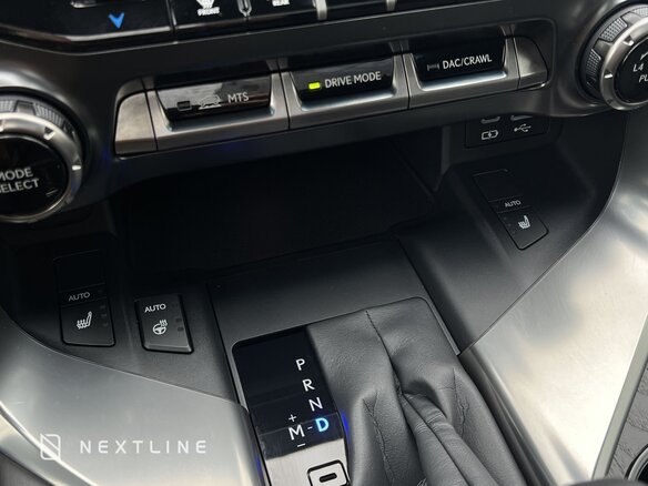 2026 Lexus LX 600 IV, серый - вид 26