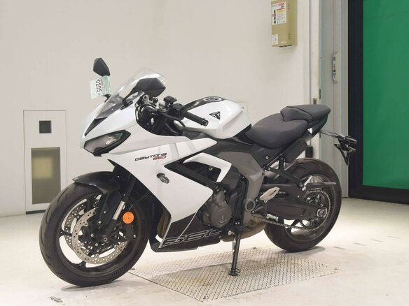 2024 Triumph Daytona 660, белый, 899000 рублей - вид 3