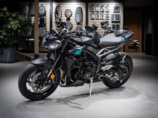 2026 Triumph Street Triple, серый, 1980000 рублей, вид 2