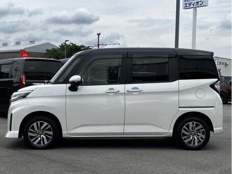 2023 Toyota Roomy I Рестайлинг, белый, 900000 рублей, вид 3