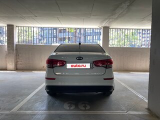 2017 Kia Rio III Рестайлинг, белый, 1079000 рублей, вид 5