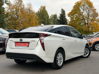 2017 Toyota Prius IV (XW50), белый, 1799000 рублей, вид 4