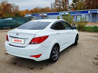 2015 Hyundai Solaris I Рестайлинг, белый, 1030000 рублей, вид 4