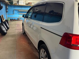 2012 Volkswagen Sharan II, белый, 900000 рублей, вид 4