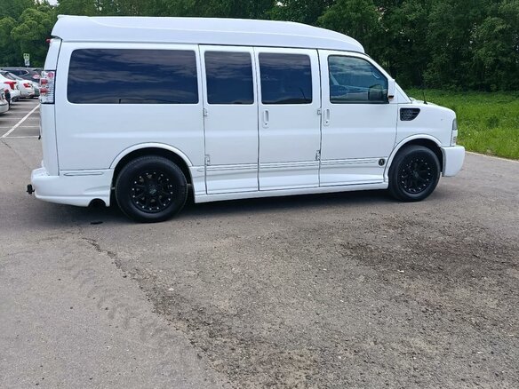 2010 GMC Savana I Рестайлинг, белый, 2990000 рублей - вид 1
