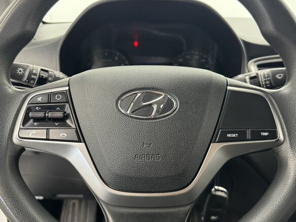 2022 Hyundai Solaris II Рестайлинг, белый, 1540000 рублей - вид 13