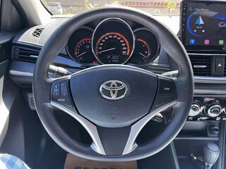 2022 Toyota Yaris IV, красный, 1230555 рублей, вид 4