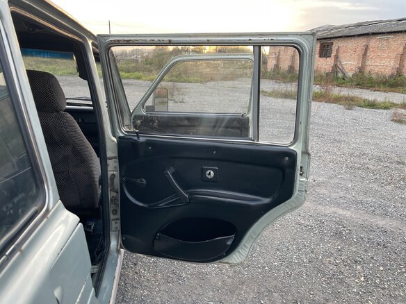 2000 Lada (ВАЗ) 2131 (4x4) I, серебристый, 180000 рублей - вид 8