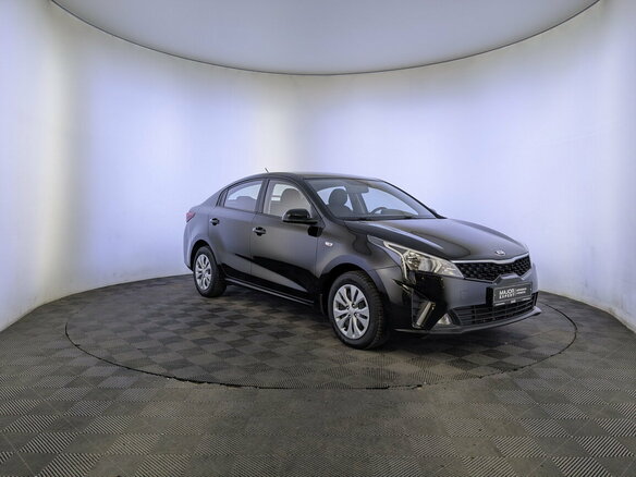 2020 Kia Rio IV Рестайлинг, чёрный, 1700000 рублей - вид 2