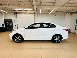 2020 Kia Rio IV, белый, 1649000 рублей, вид 3