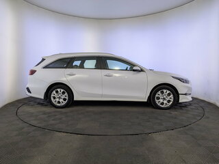 2021 Kia Ceed III Рестайлинг, белый, 2100000 рублей, вид 4