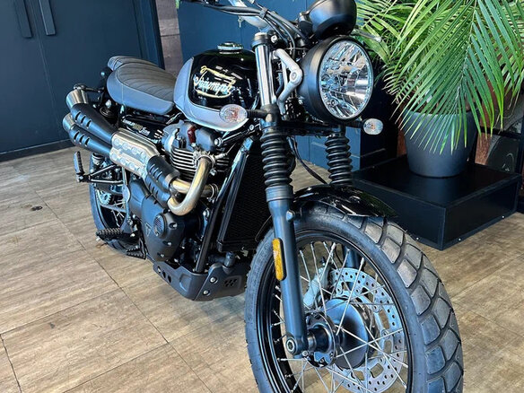 2024 Triumph Scrambler, чёрный, 1580000 рублей - вид 1