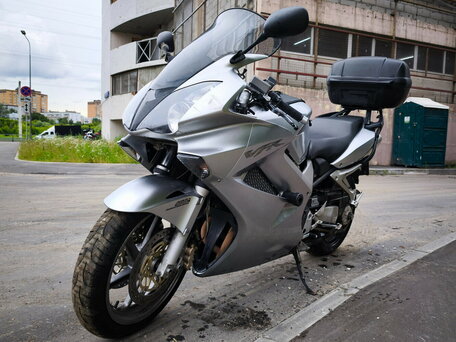 2006 Honda VFR 800, серебристый, 430000 рублей, вид 2