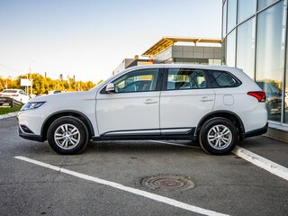 2019 Mitsubishi Outlander III Рестайлинг 3, белый, 1948000 рублей, вид 4