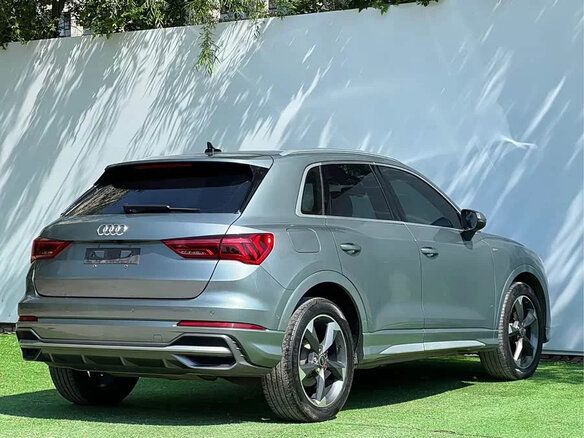 2022 Audi Q3 35 TFSI II (F3), серебристый - вид 3