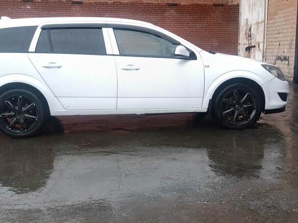 2011 Opel Astra H Рестайлинг, белый, 450000 рублей - вид 2
