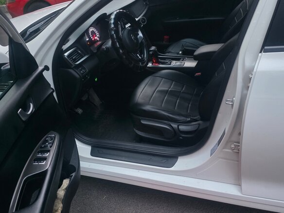 2019 Kia Optima IV Рестайлинг, белый, 1640000 рублей - вид 8
