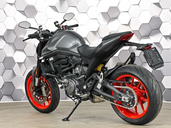 2023 Ducati Monster 937, серый, 899000 рублей - вид 7