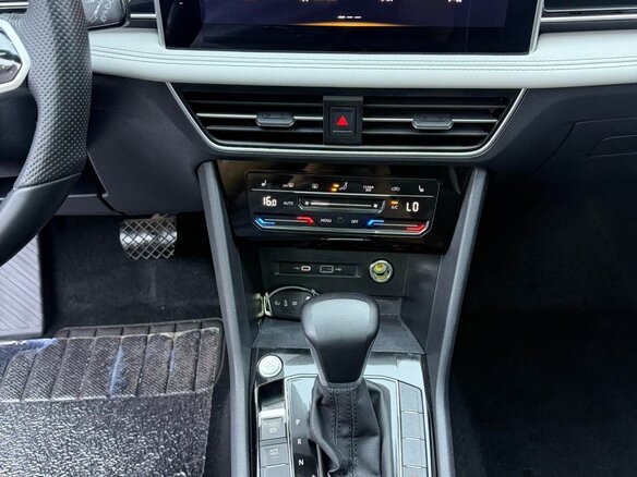 2022 Volkswagen Tiguan L II Рестайлинг (China Market), белый, 3200000 рублей - вид 11