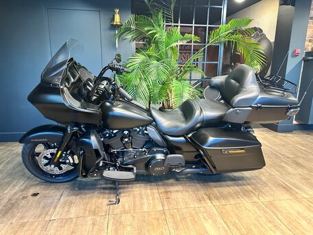 2021 Harley-Davidson Road Glide Limited, чёрный, 2950000 рублей, вид 3