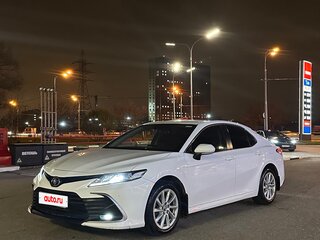 2021 Toyota Camry VIII (XV70) Рестайлинг, белый, 2050000 рублей, вид 1
